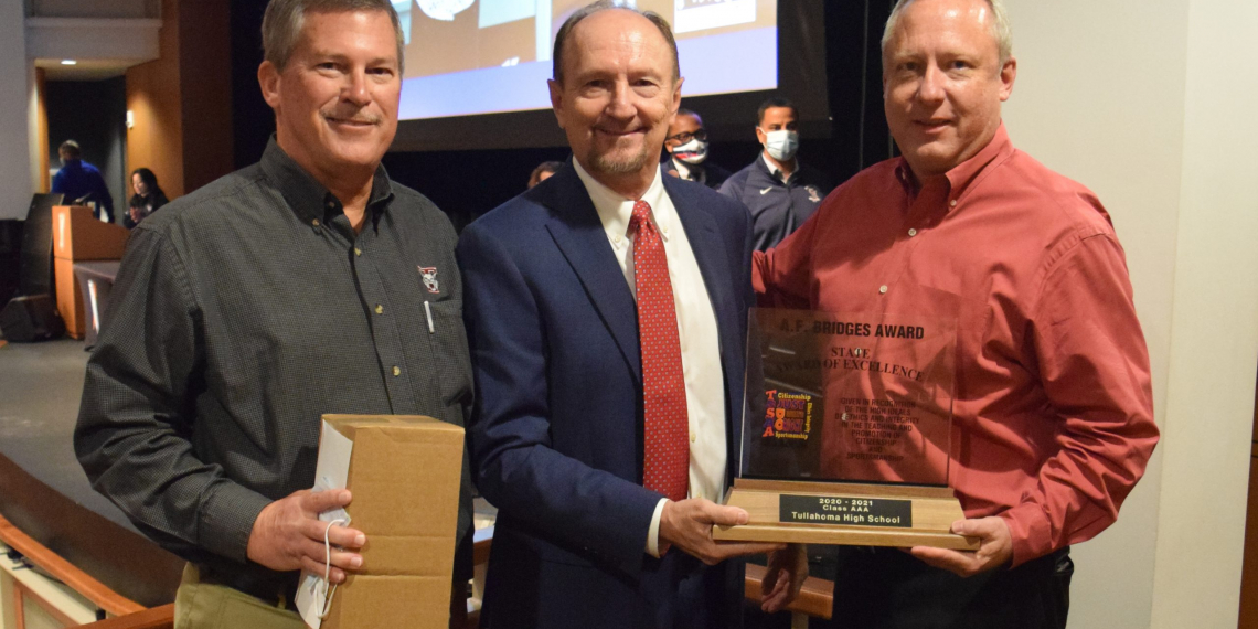 Dennis Goodwin, AD at Donelson Christian Academy, presents Tullahoma Athletic Director John Olive (left) and Tullahoma High School Principal Jason Quick (right) with the TSSAA’s Class AAA A.F. Bridges Division Award for Sportsmanship on Tuesday.
-TSSAA Photo